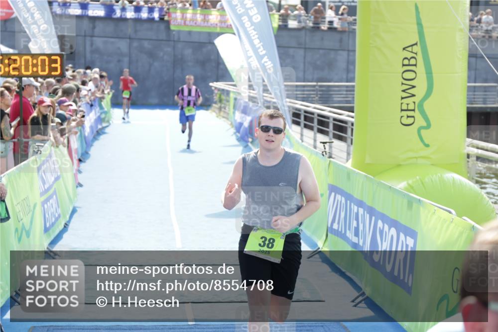 10.08.2025 - GEWOBA Citytriathlon Bremen H.Heesch http://msf.ph/oto/8554708 10.08.2025 15:20:06 Ziel 38, 81, 88, 238, 445 meine-sportfotos.de