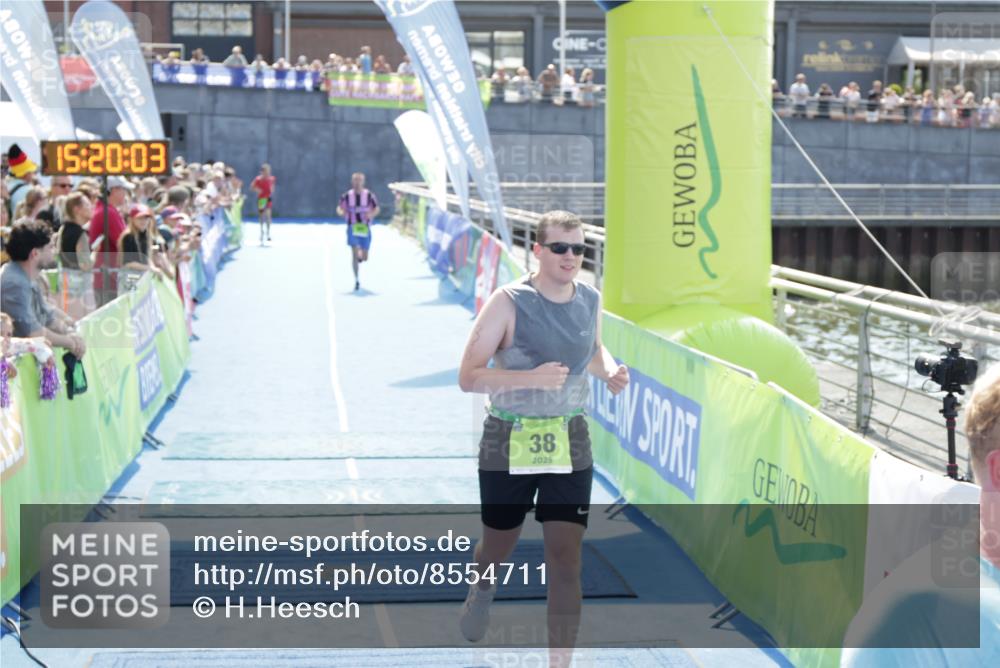 10.08.2025 - GEWOBA Citytriathlon Bremen H.Heesch http://msf.ph/oto/8554711 10.08.2025 15:20:07 Ziel 38, 81, 88, 238, 445 meine-sportfotos.de