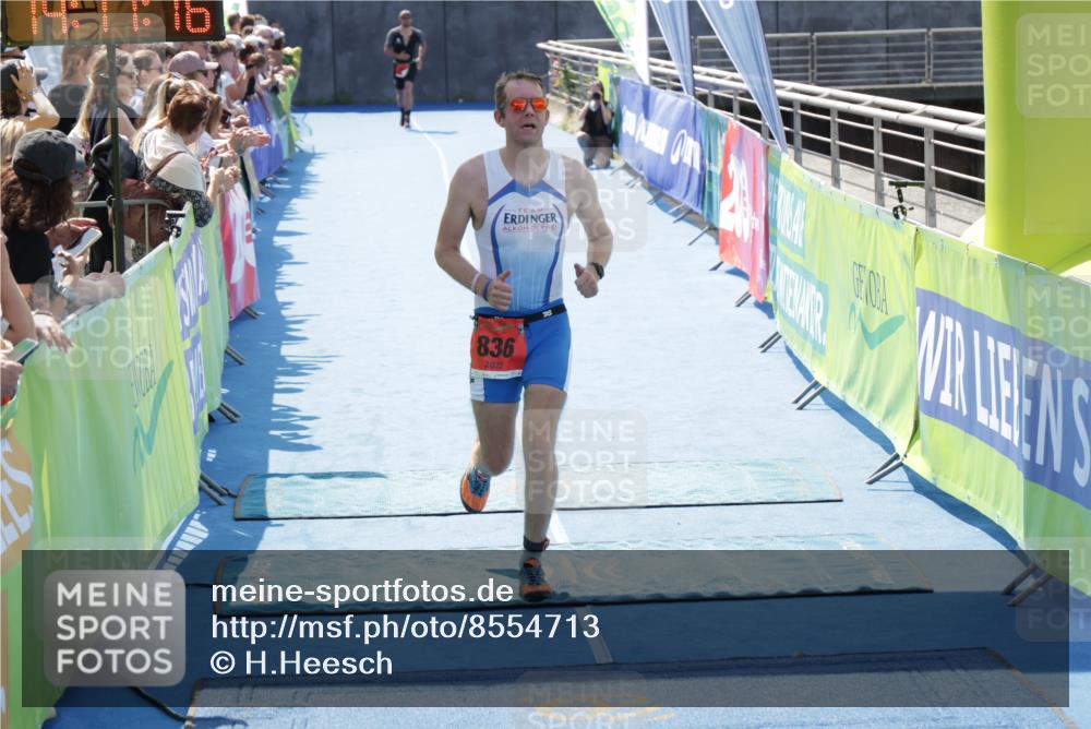 10.08.2025 - GEWOBA Citytriathlon Bremen H.Heesch http://msf.ph/oto/8554713 10.08.2025 14:11:20 Ziel 836 meine-sportfotos.de