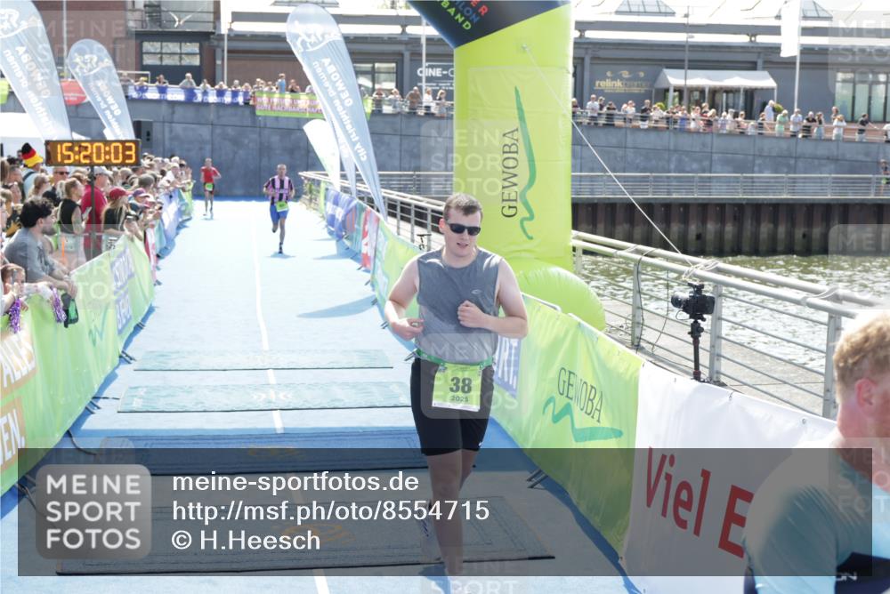 10.08.2025 - GEWOBA Citytriathlon Bremen H.Heesch http://msf.ph/oto/8554715 10.08.2025 15:20:07 Ziel 38, 81, 88, 238, 445 meine-sportfotos.de