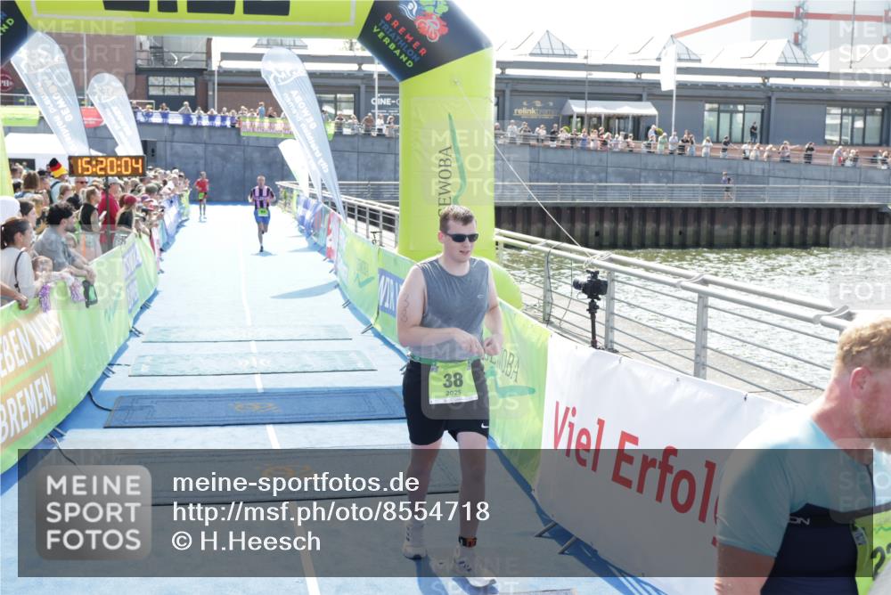 10.08.2025 - GEWOBA Citytriathlon Bremen H.Heesch http://msf.ph/oto/8554718 10.08.2025 15:20:07 Ziel 38, 81, 88, 238, 445 meine-sportfotos.de