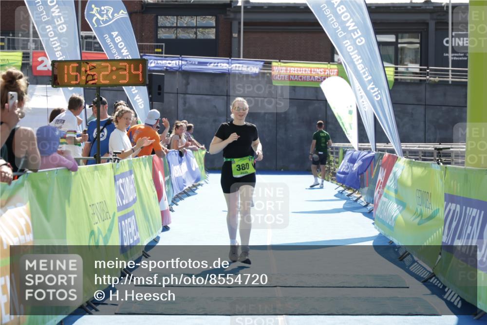 10.08.2025 - GEWOBA Citytriathlon Bremen H.Heesch http://msf.ph/oto/8554720 10.08.2025 15:52:38 Ziel 339, 380 meine-sportfotos.de