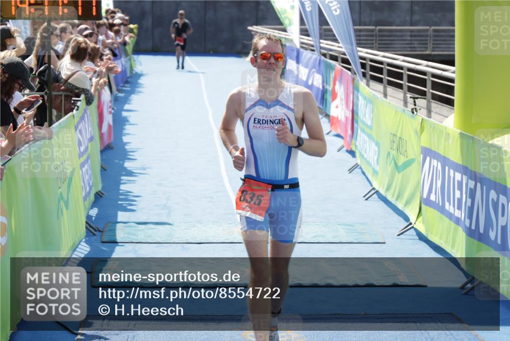 10.08.2025 - GEWOBA Citytriathlon Bremen H.Heesch http://msf.ph/oto/8554722 10.08.2025 14:11:21 Ziel 836 meine-sportfotos.de