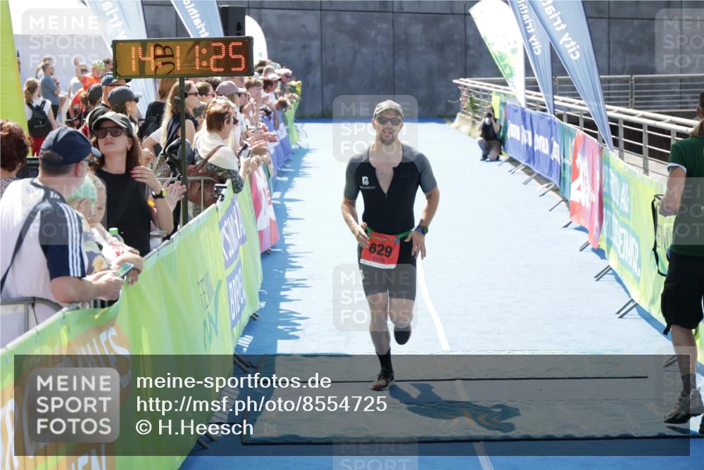10.08.2025 - GEWOBA Citytriathlon Bremen H.Heesch http://msf.ph/oto/8554725 10.08.2025 14:11:29 Ziel 629 meine-sportfotos.de