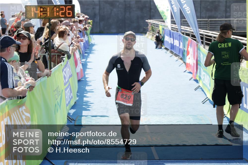 10.08.2025 - GEWOBA Citytriathlon Bremen H.Heesch http://msf.ph/oto/8554729 10.08.2025 14:11:30 Ziel 629 meine-sportfotos.de