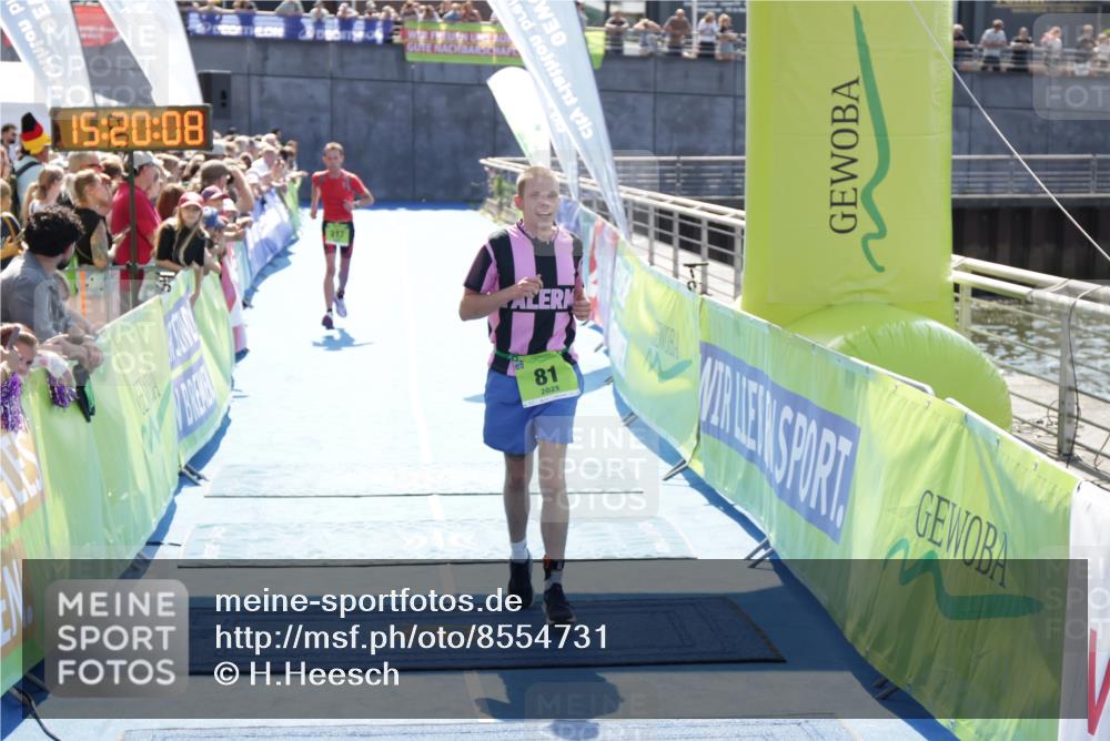 10.08.2025 - GEWOBA Citytriathlon Bremen H.Heesch http://msf.ph/oto/8554731 10.08.2025 15:20:12 Ziel 38, 81, 317 meine-sportfotos.de