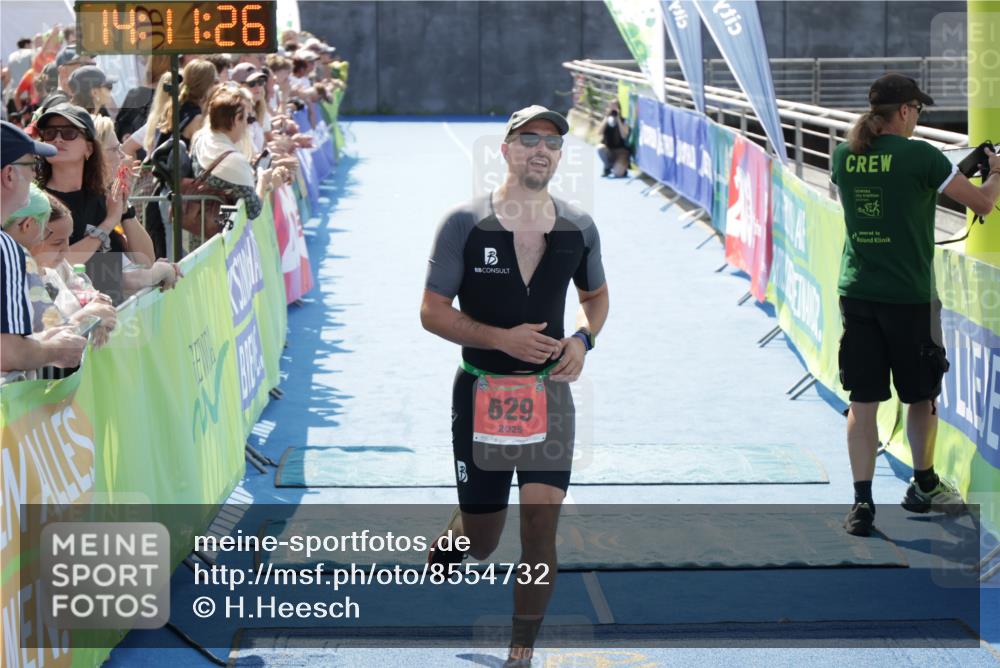 10.08.2025 - GEWOBA Citytriathlon Bremen H.Heesch http://msf.ph/oto/8554732 10.08.2025 14:11:30 Ziel 629 meine-sportfotos.de