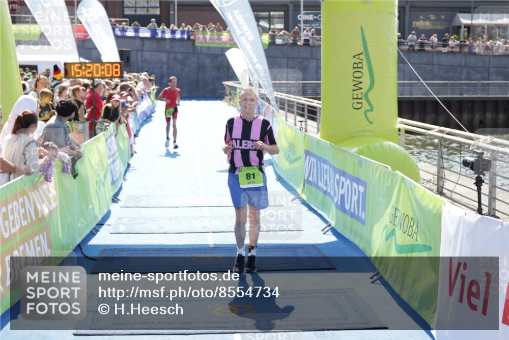 10.08.2025 - GEWOBA Citytriathlon Bremen H.Heesch http://msf.ph/oto/8554734 10.08.2025 15:20:12 Ziel 38, 81, 317 meine-sportfotos.de