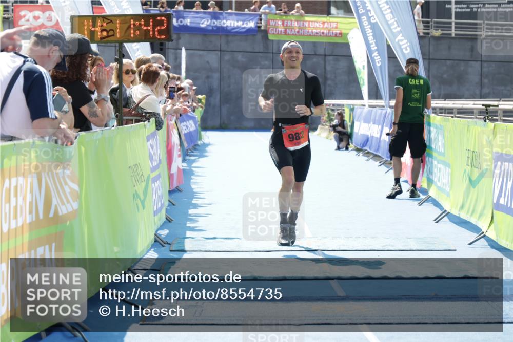 10.08.2025 - GEWOBA Citytriathlon Bremen H.Heesch http://msf.ph/oto/8554735 10.08.2025 14:11:46 Ziel 982 meine-sportfotos.de