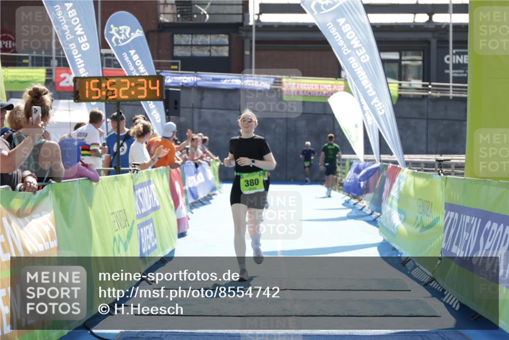 10.08.2025 - GEWOBA Citytriathlon Bremen H.Heesch http://msf.ph/oto/8554742 10.08.2025 15:52:38 Ziel 339, 380 meine-sportfotos.de