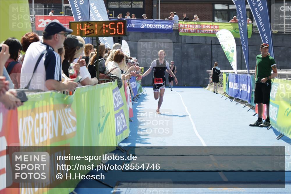 10.08.2025 - GEWOBA Citytriathlon Bremen H.Heesch http://msf.ph/oto/8554746 10.08.2025 14:11:54 Ziel 648 meine-sportfotos.de