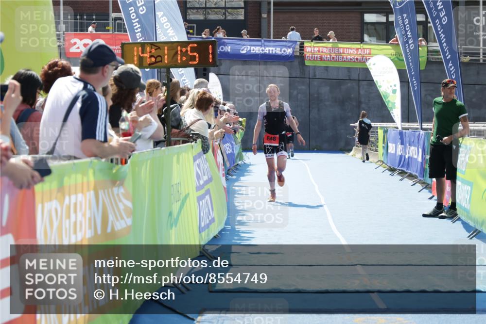 10.08.2025 - GEWOBA Citytriathlon Bremen H.Heesch http://msf.ph/oto/8554749 10.08.2025 14:11:55 Ziel 648 meine-sportfotos.de