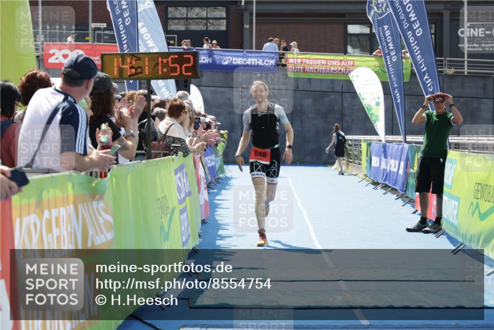 10.08.2025 - GEWOBA Citytriathlon Bremen H.Heesch http://msf.ph/oto/8554754 10.08.2025 14:11:56 Ziel 648 meine-sportfotos.de