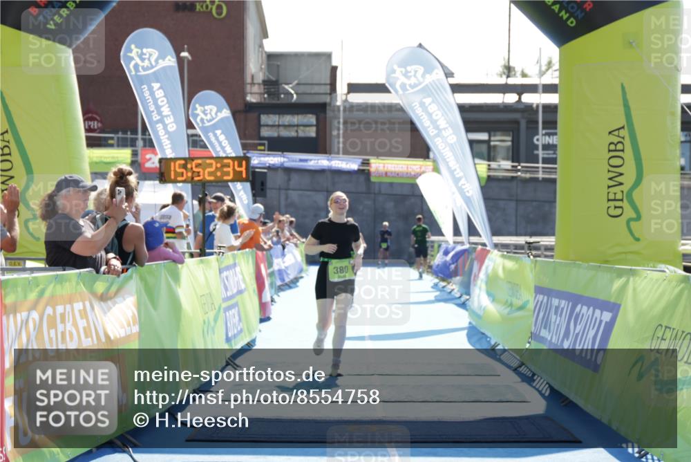 10.08.2025 - GEWOBA Citytriathlon Bremen H.Heesch http://msf.ph/oto/8554758 10.08.2025 15:52:39 Ziel 339, 380 meine-sportfotos.de