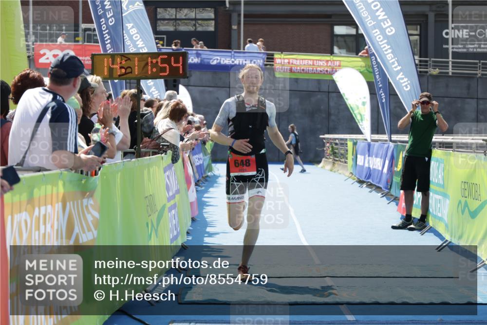 10.08.2025 - GEWOBA Citytriathlon Bremen H.Heesch http://msf.ph/oto/8554759 10.08.2025 14:11:57 Ziel 648 meine-sportfotos.de