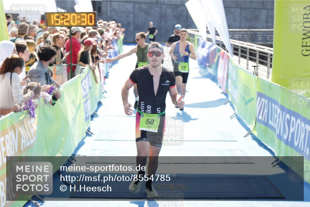 10.08.2025 - GEWOBA Citytriathlon Bremen H.Heesch http://msf.ph/oto/8554785 10.08.2025 15:20:34 Ziel 20, 47, 50, 76, 177 meine-sportfotos.de