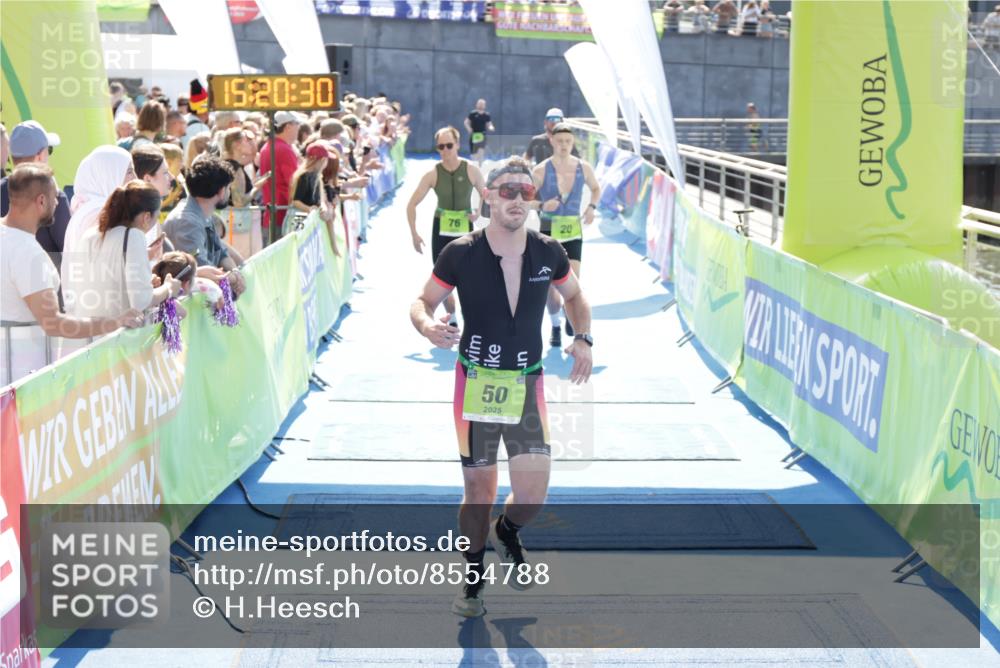 10.08.2025 - GEWOBA Citytriathlon Bremen H.Heesch http://msf.ph/oto/8554788 10.08.2025 15:20:34 Ziel 20, 47, 50, 76, 177 meine-sportfotos.de