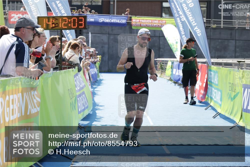 10.08.2025 - GEWOBA Citytriathlon Bremen H.Heesch http://msf.ph/oto/8554793 10.08.2025 14:12:06 Ziel 806 meine-sportfotos.de