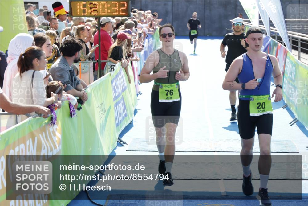 10.08.2025 - GEWOBA Citytriathlon Bremen H.Heesch http://msf.ph/oto/8554794 10.08.2025 15:20:36 Ziel 20, 47, 50, 76, 177 meine-sportfotos.de