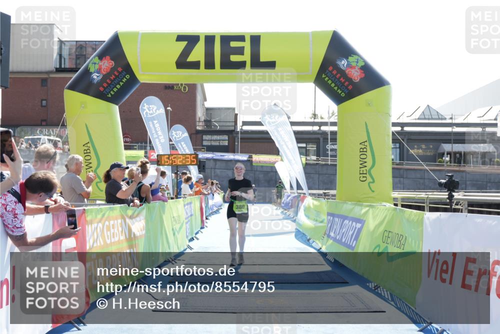 10.08.2025 - GEWOBA Citytriathlon Bremen H.Heesch http://msf.ph/oto/8554795 10.08.2025 15:52:40 Ziel 339, 380 meine-sportfotos.de