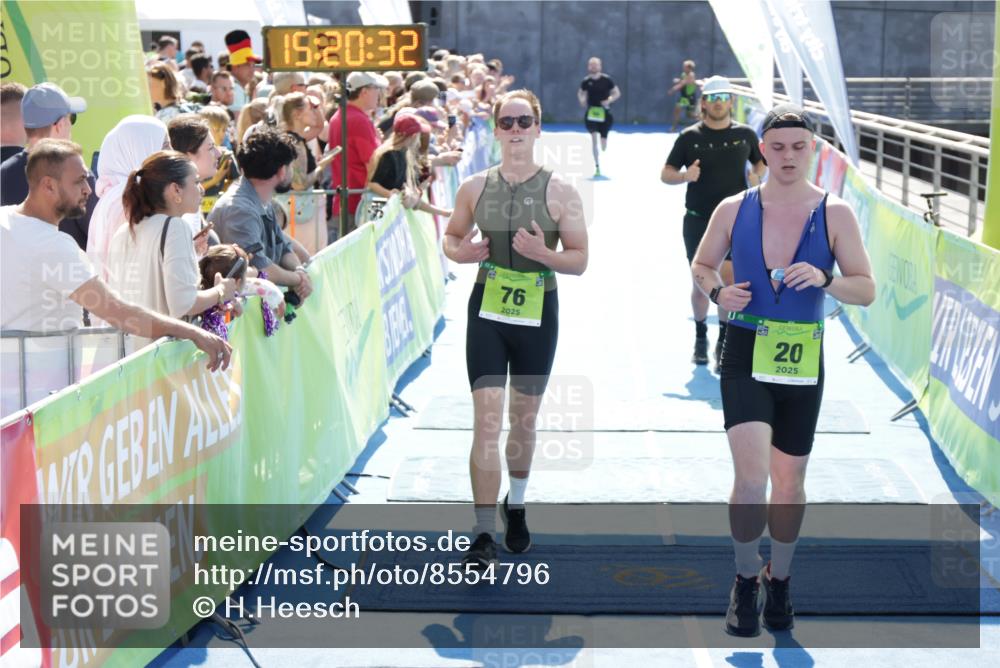 10.08.2025 - GEWOBA Citytriathlon Bremen H.Heesch http://msf.ph/oto/8554796 10.08.2025 15:20:36 Ziel 20, 47, 50, 76, 177 meine-sportfotos.de