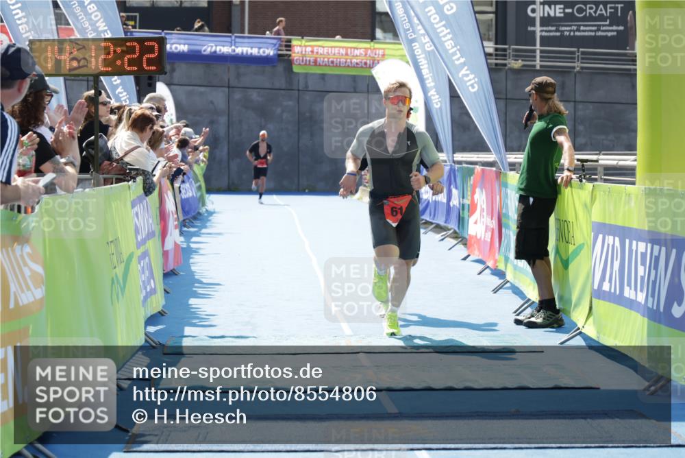 10.08.2025 - GEWOBA Citytriathlon Bremen H.Heesch http://msf.ph/oto/8554806 10.08.2025 14:12:25 Ziel 611, 745 meine-sportfotos.de