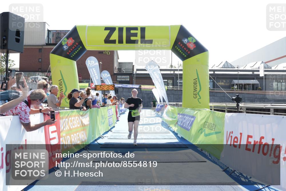 10.08.2025 - GEWOBA Citytriathlon Bremen H.Heesch http://msf.ph/oto/8554819 10.08.2025 15:52:40 Ziel 339, 380 meine-sportfotos.de