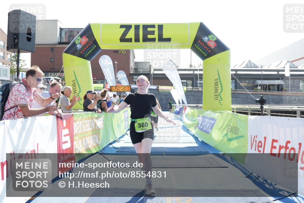 10.08.2025 - GEWOBA Citytriathlon Bremen H.Heesch http://msf.ph/oto/8554831 10.08.2025 15:52:42 Ziel 339, 380 meine-sportfotos.de