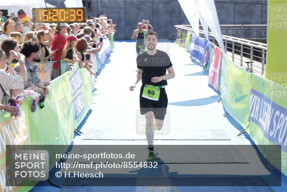 10.08.2025 - GEWOBA Citytriathlon Bremen H.Heesch http://msf.ph/oto/8554832 10.08.2025 15:20:43 Ziel 20, 47, 69, 76, 314 meine-sportfotos.de