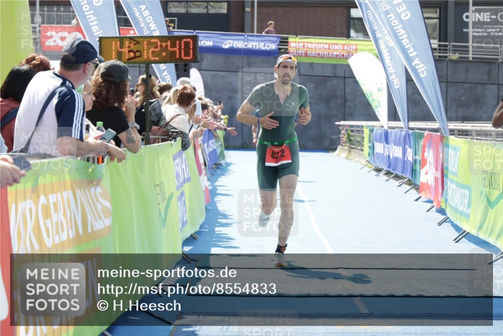 10.08.2025 - GEWOBA Citytriathlon Bremen H.Heesch http://msf.ph/oto/8554833 10.08.2025 14:12:44 Ziel 675, 822 meine-sportfotos.de