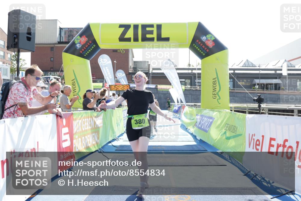 10.08.2025 - GEWOBA Citytriathlon Bremen H.Heesch http://msf.ph/oto/8554834 10.08.2025 15:52:42 Ziel 339, 380 meine-sportfotos.de
