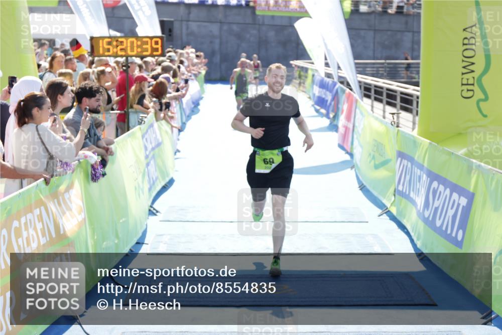 10.08.2025 - GEWOBA Citytriathlon Bremen H.Heesch http://msf.ph/oto/8554835 10.08.2025 15:20:43 Ziel 20, 47, 69, 76, 314 meine-sportfotos.de