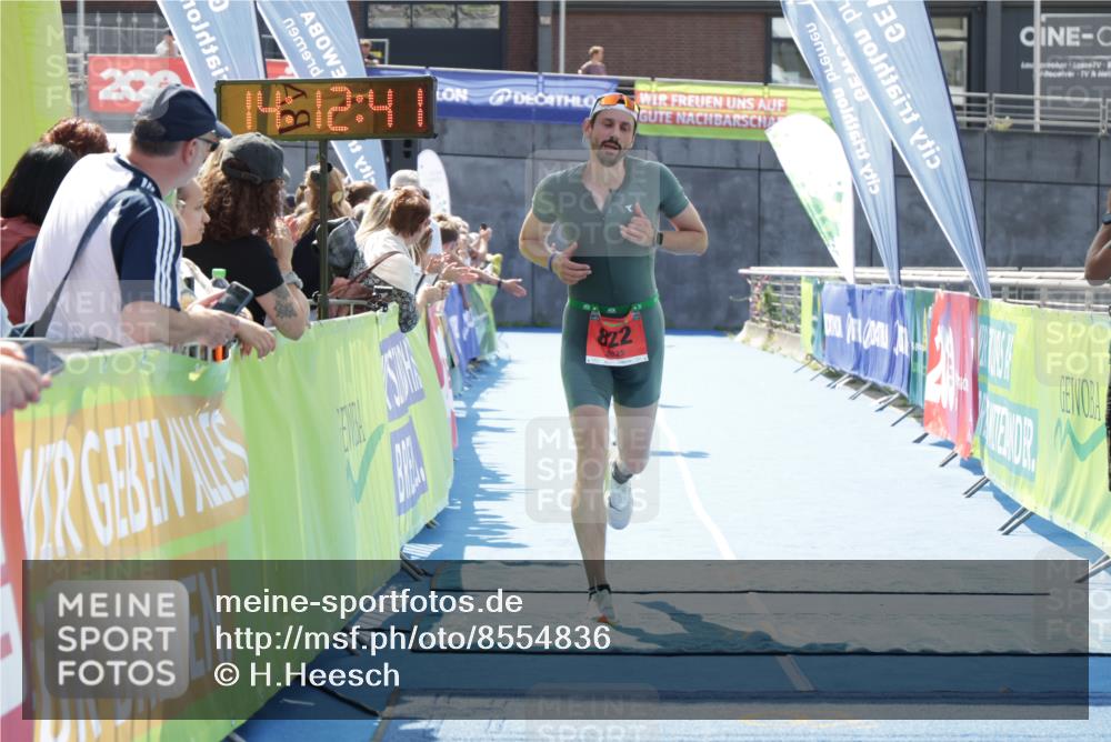 10.08.2025 - GEWOBA Citytriathlon Bremen H.Heesch http://msf.ph/oto/8554836 10.08.2025 14:12:44 Ziel 675, 822 meine-sportfotos.de