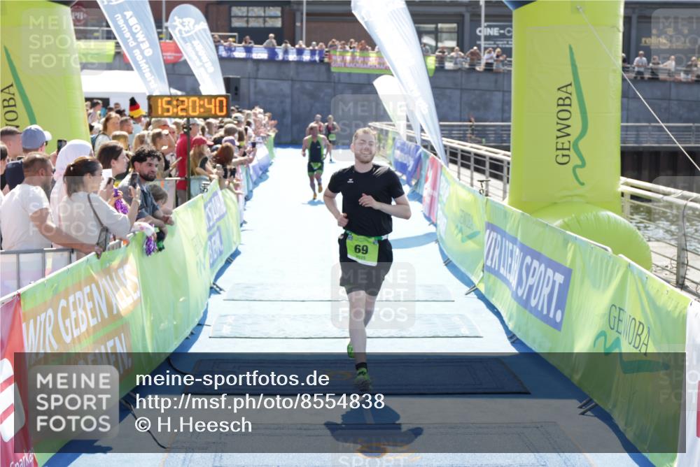 10.08.2025 - GEWOBA Citytriathlon Bremen H.Heesch http://msf.ph/oto/8554838 10.08.2025 15:20:44 Ziel 20, 47, 69, 314, 353 meine-sportfotos.de