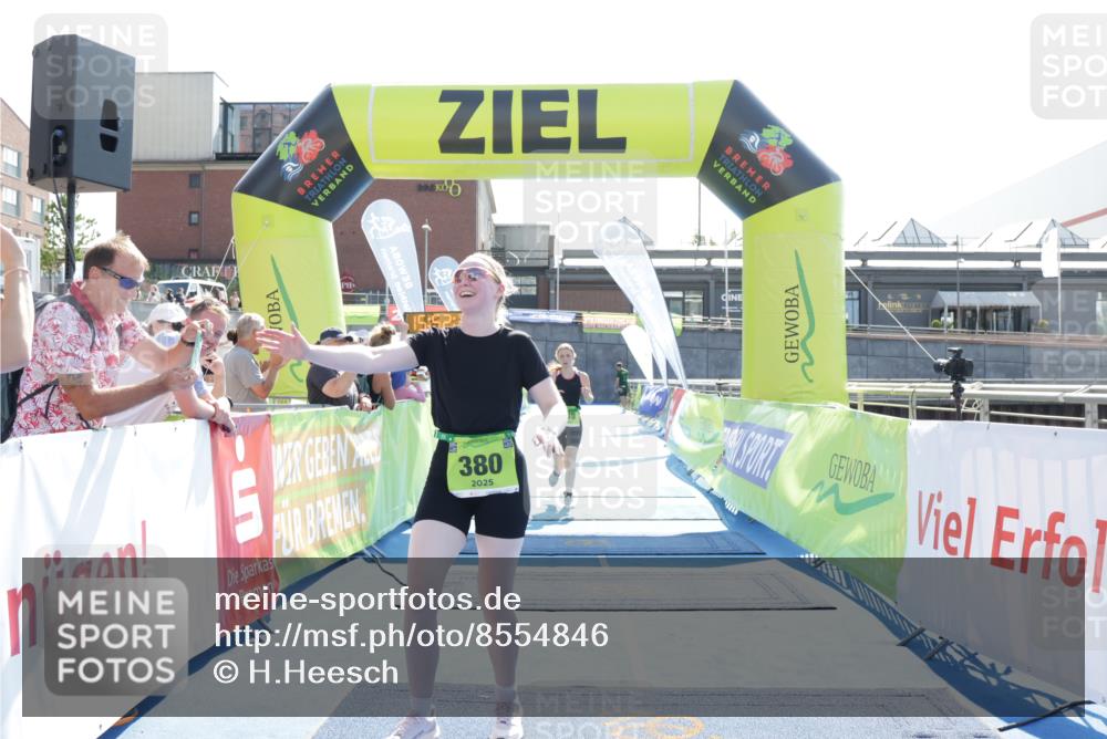 10.08.2025 - GEWOBA Citytriathlon Bremen H.Heesch http://msf.ph/oto/8554846 10.08.2025 15:52:42 Ziel 339, 380 meine-sportfotos.de