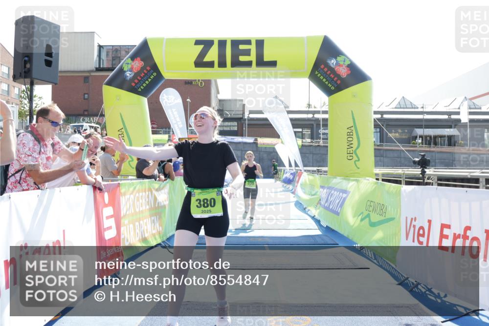 10.08.2025 - GEWOBA Citytriathlon Bremen H.Heesch http://msf.ph/oto/8554847 10.08.2025 15:52:42 Ziel 339, 380 meine-sportfotos.de