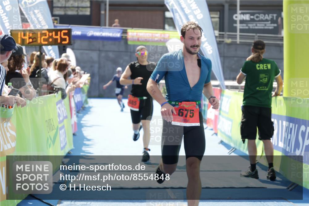 10.08.2025 - GEWOBA Citytriathlon Bremen H.Heesch http://msf.ph/oto/8554848 10.08.2025 14:12:48 Ziel 675, 685, 822 meine-sportfotos.de