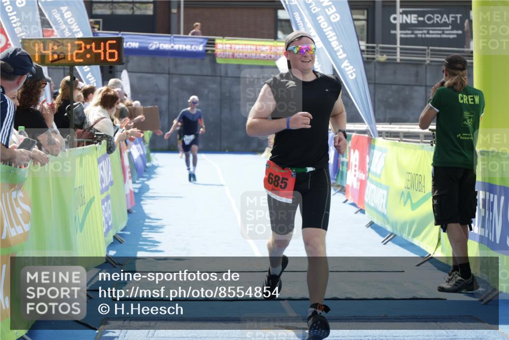 10.08.2025 - GEWOBA Citytriathlon Bremen H.Heesch http://msf.ph/oto/8554854 10.08.2025 14:12:50 Ziel 675, 685, 822, 1037 meine-sportfotos.de