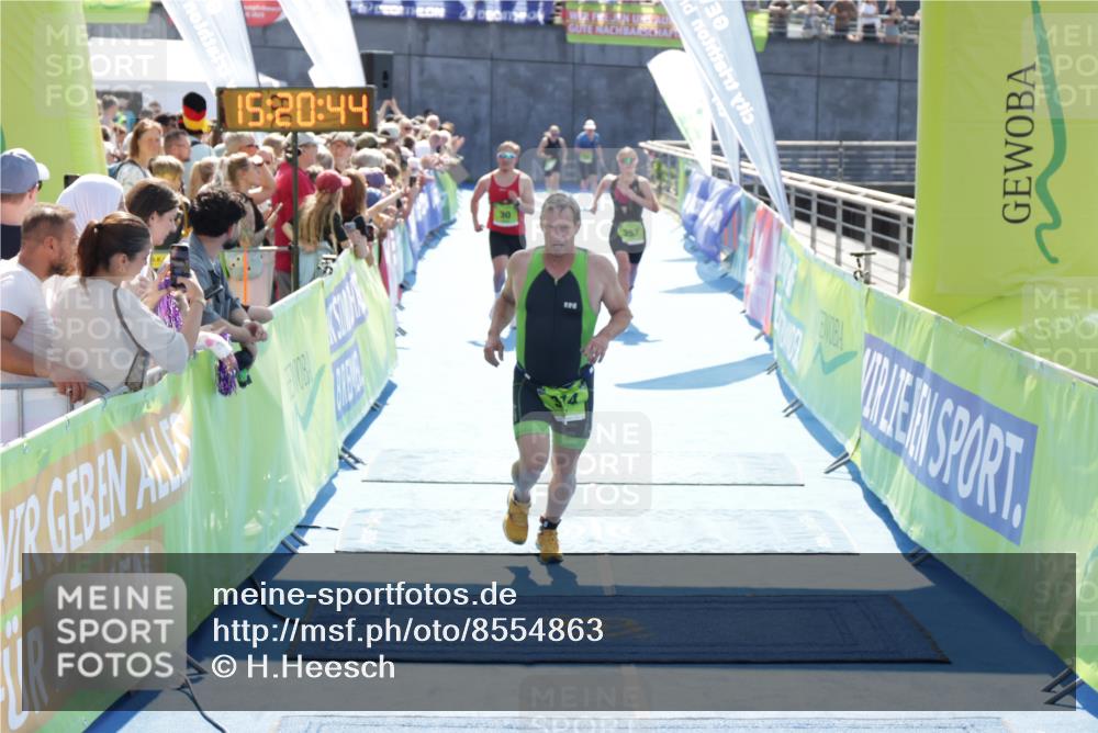 10.08.2025 - GEWOBA Citytriathlon Bremen H.Heesch http://msf.ph/oto/8554863 10.08.2025 15:20:48 Ziel 30, 69, 314, 353, 423 meine-sportfotos.de