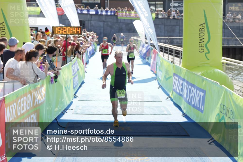 10.08.2025 - GEWOBA Citytriathlon Bremen H.Heesch http://msf.ph/oto/8554866 10.08.2025 15:20:48 Ziel 30, 69, 314, 353, 423 meine-sportfotos.de