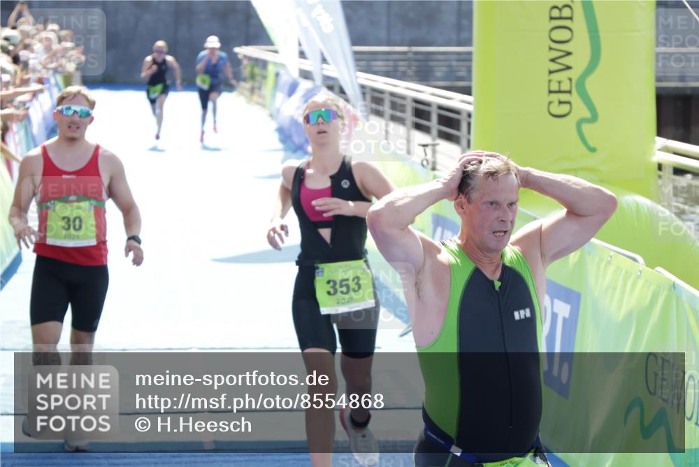 10.08.2025 - GEWOBA Citytriathlon Bremen H.Heesch http://msf.ph/oto/8554868 10.08.2025 15:20:51 Ziel 30, 69, 314, 353, 423, 436 meine-sportfotos.de