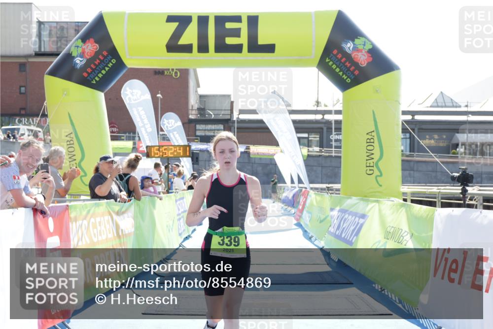 10.08.2025 - GEWOBA Citytriathlon Bremen H.Heesch http://msf.ph/oto/8554869 10.08.2025 15:52:45 Ziel 339, 380 meine-sportfotos.de