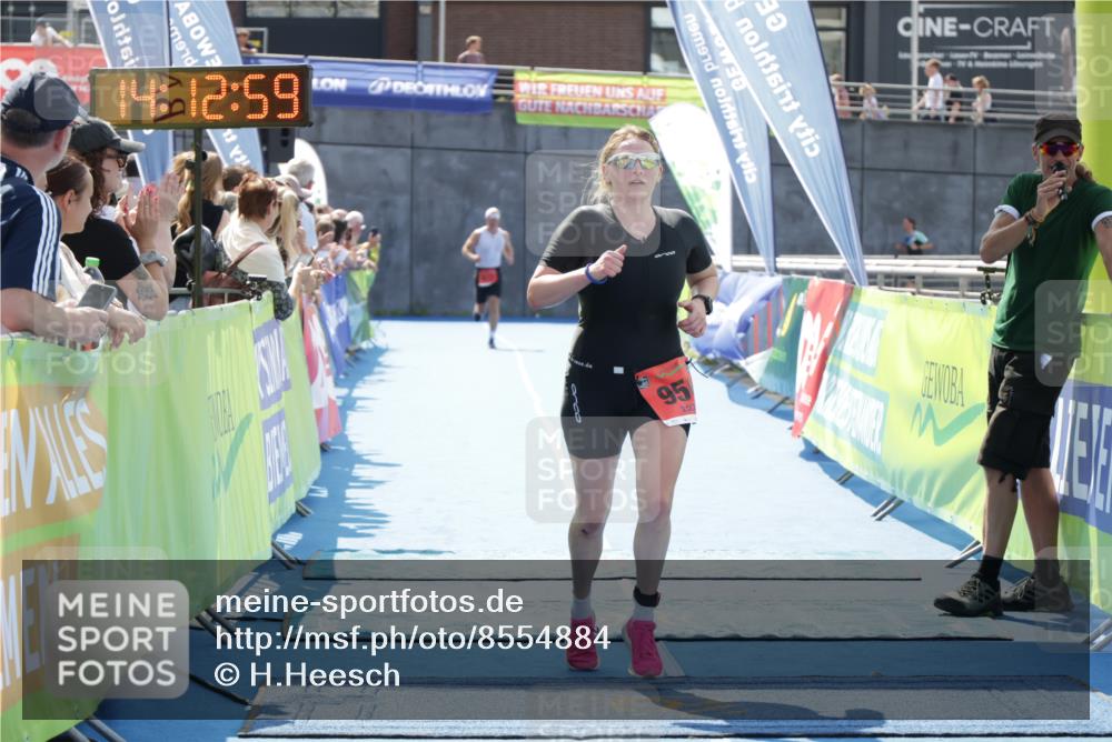10.08.2025 - GEWOBA Citytriathlon Bremen H.Heesch http://msf.ph/oto/8554884 10.08.2025 14:13:03 Ziel 840, 950 meine-sportfotos.de