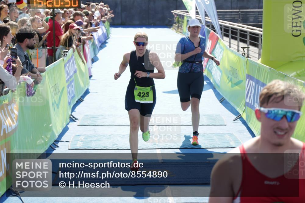 10.08.2025 - GEWOBA Citytriathlon Bremen H.Heesch http://msf.ph/oto/8554890 10.08.2025 15:20:54 Ziel 30, 314, 353, 423, 436 meine-sportfotos.de