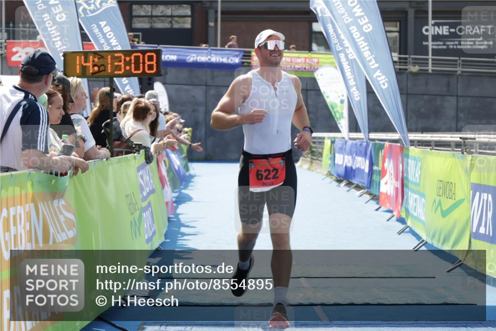 10.08.2025 - GEWOBA Citytriathlon Bremen H.Heesch http://msf.ph/oto/8554895 10.08.2025 14:13:12 Ziel 622 meine-sportfotos.de
