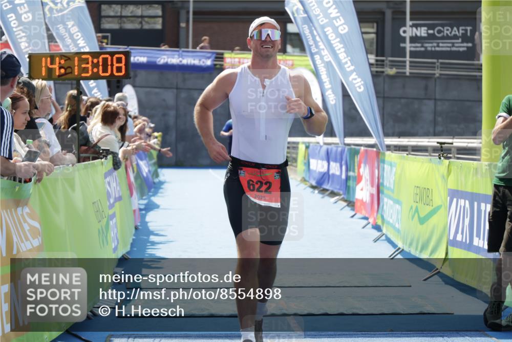 10.08.2025 - GEWOBA Citytriathlon Bremen H.Heesch http://msf.ph/oto/8554898 10.08.2025 14:13:12 Ziel 622 meine-sportfotos.de