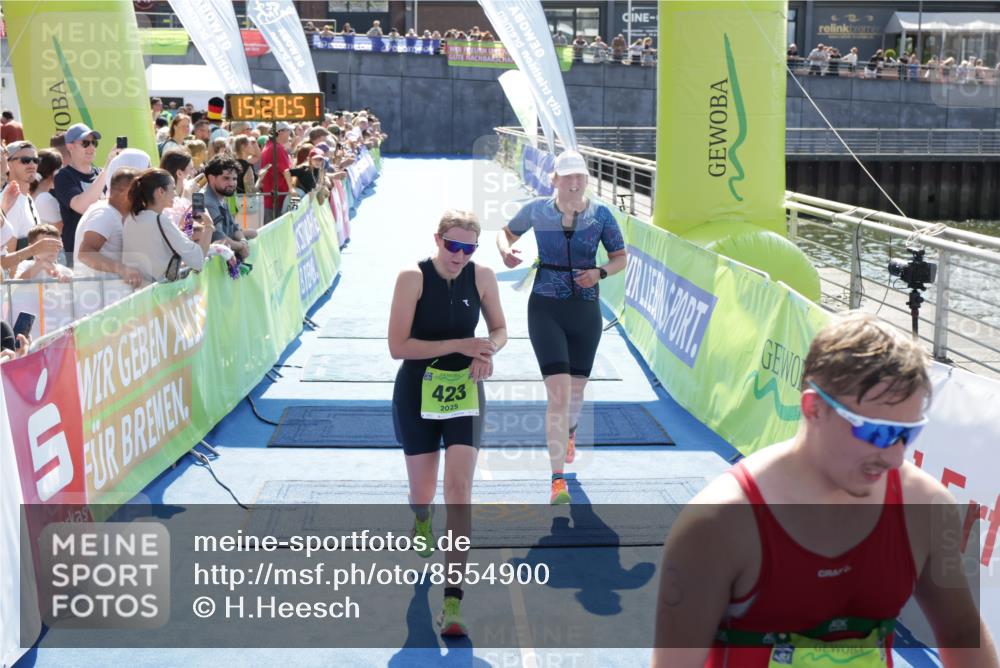 10.08.2025 - GEWOBA Citytriathlon Bremen H.Heesch http://msf.ph/oto/8554900 10.08.2025 15:20:55 Ziel 30, 314, 353, 423, 436 meine-sportfotos.de