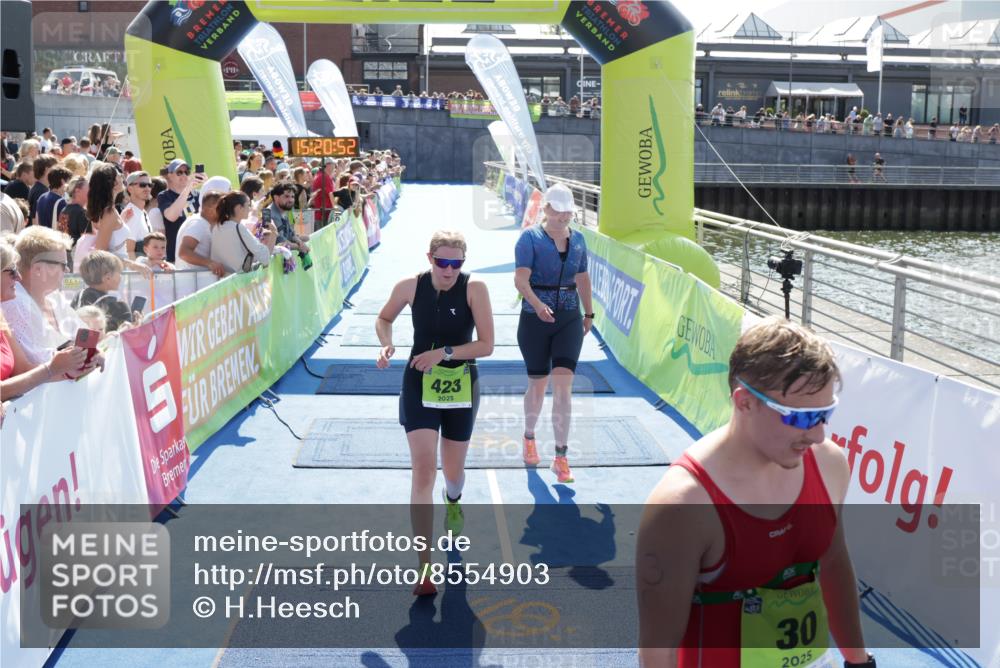 10.08.2025 - GEWOBA Citytriathlon Bremen H.Heesch http://msf.ph/oto/8554903 10.08.2025 15:20:56 Ziel 30, 353, 423, 436 meine-sportfotos.de