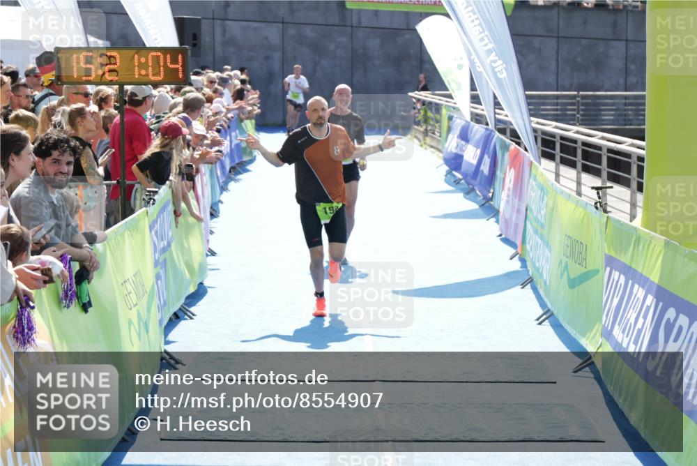 10.08.2025 - GEWOBA Citytriathlon Bremen H.Heesch http://msf.ph/oto/8554907 10.08.2025 15:21:08 Ziel 198, 272 meine-sportfotos.de