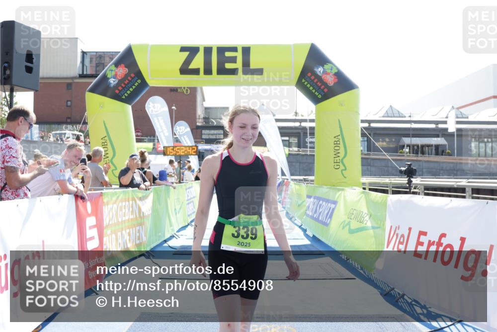 10.08.2025 - GEWOBA Citytriathlon Bremen H.Heesch http://msf.ph/oto/8554908 10.08.2025 15:52:46 Ziel 339, 380 meine-sportfotos.de